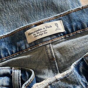 Abercrombie & Fitch The ‘90s Straight Ultra High Rise Medium Blue Jeans